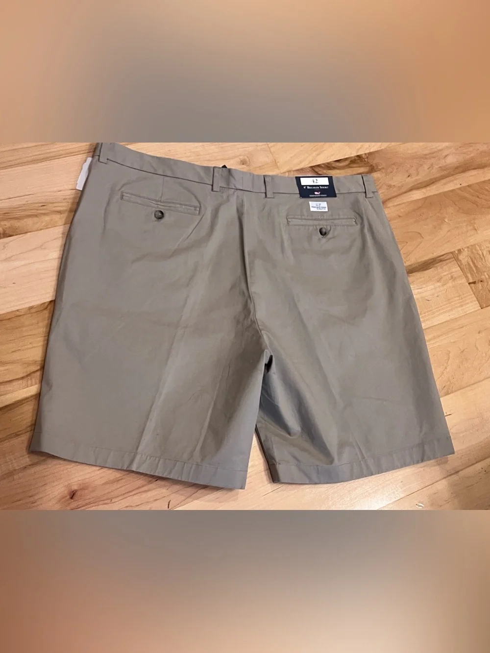 NEW! Men's size 42- Vineyard Vines break shorts - khaki